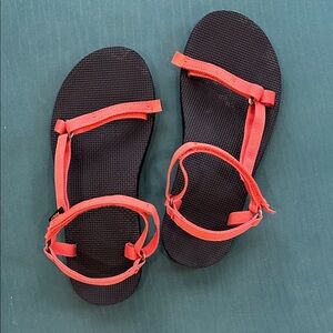 Teva Women's universal slim Coral Strap Sport Sandals
